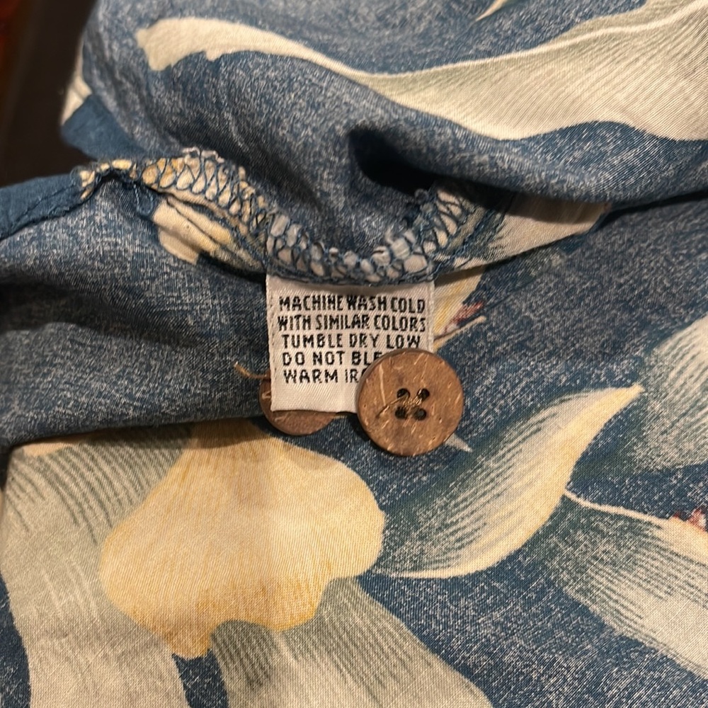 Tommy Bahama Men’s Beautiful Camp Shirt. Mint Condition - Picture 5 of 6